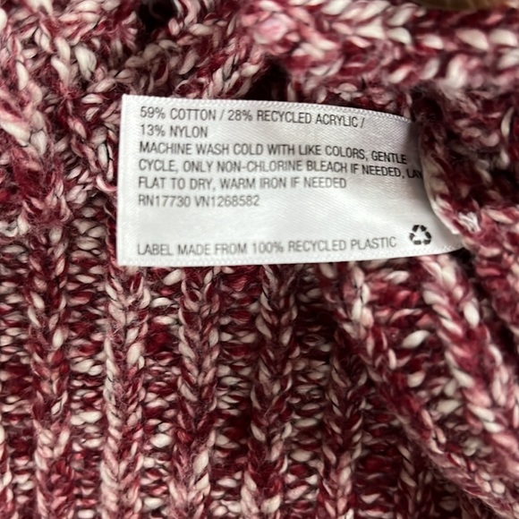 Universal thread, button down sweater - Picture 4 of 4